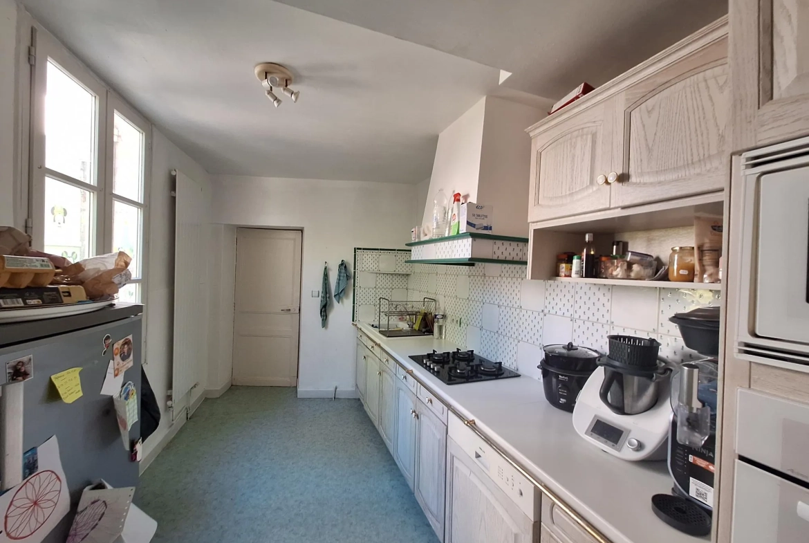 Charmante maison de maître de 200 m² à Ribérac, proche commerces et écoles 