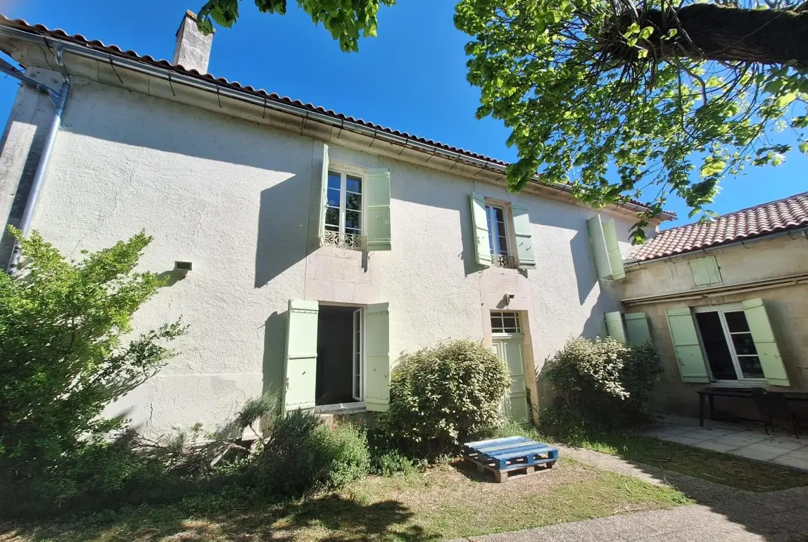 Charmante maison de maître de 200 m² à Ribérac, proche commerces et écoles 