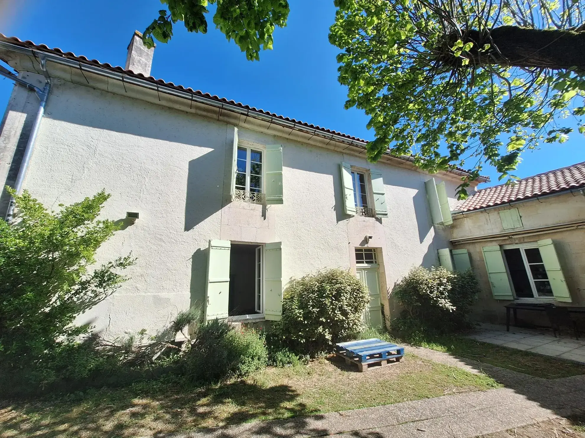 Charmante maison de maître de 200 m² à Ribérac, proche commerces et écoles 
