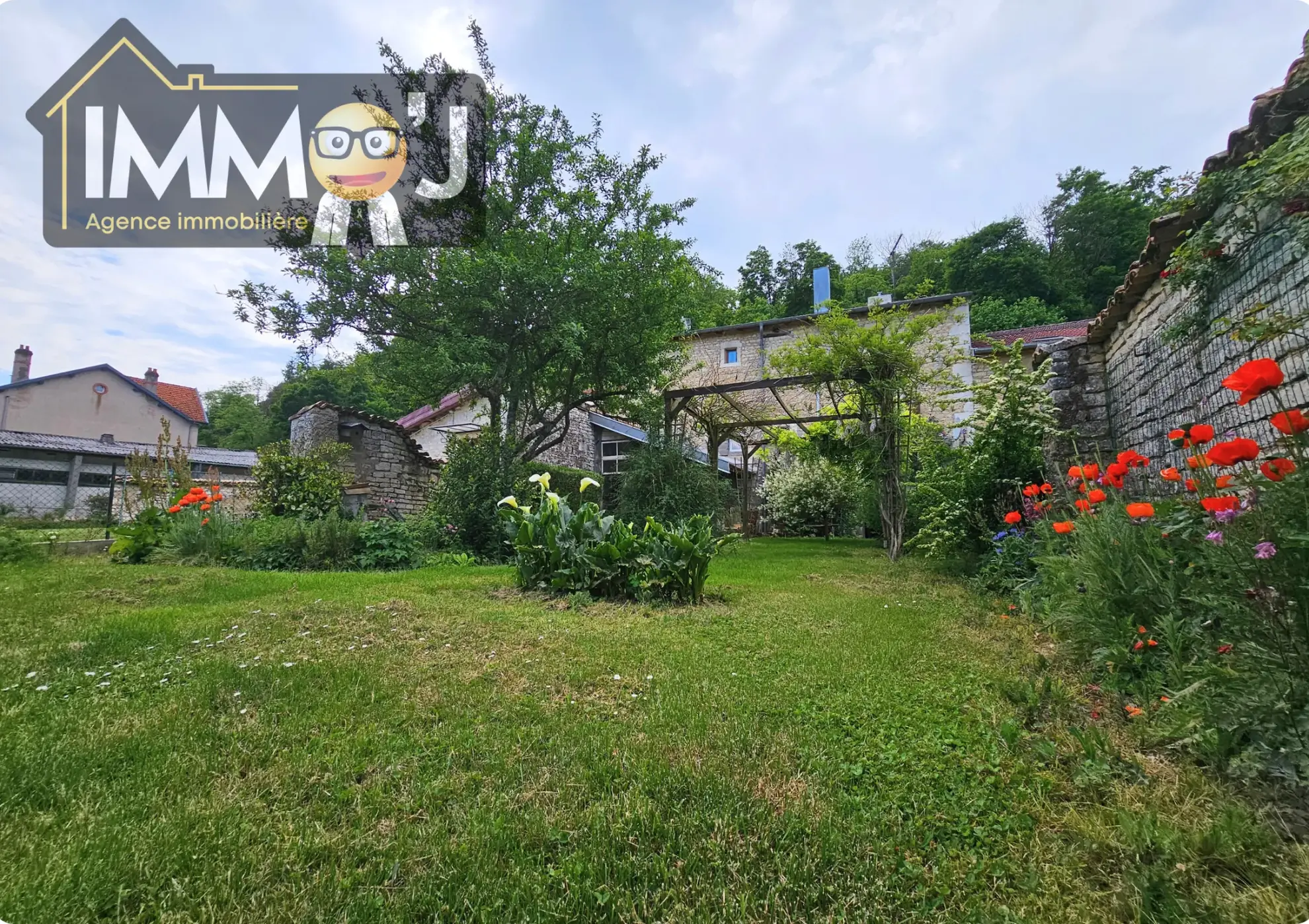 Maison à vendre à Neuville-Lès-Vaucouleurs - 7 pièces, jardin et vue sur le canal 