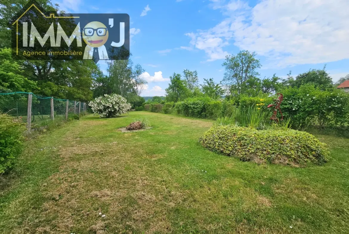 Maison à vendre à Neuville-Lès-Vaucouleurs - 7 pièces, jardin et vue sur le canal 