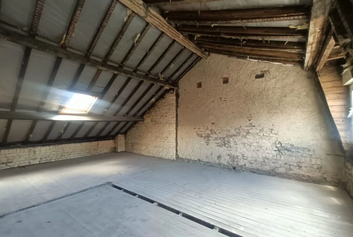 Maison à travaux de 97m² à Roubaix proche du Parc Barbieux et de l'EDHEC 
