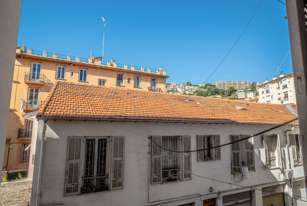 Appartement 2 pièces à Nice Libération – 46 m² rénové avec parquet, idéal emplacement 