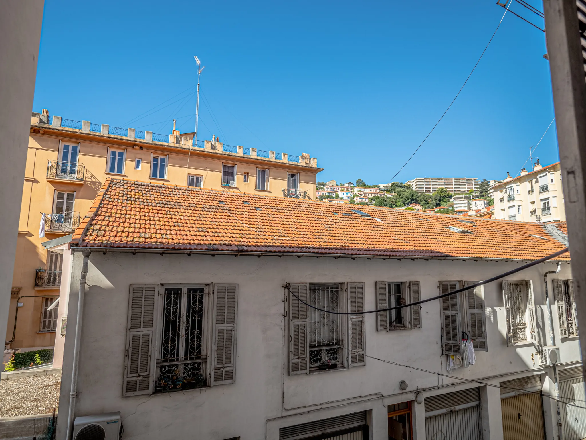 Appartement 2 pièces à Nice Libération – 46 m² rénové avec parquet, idéal emplacement 