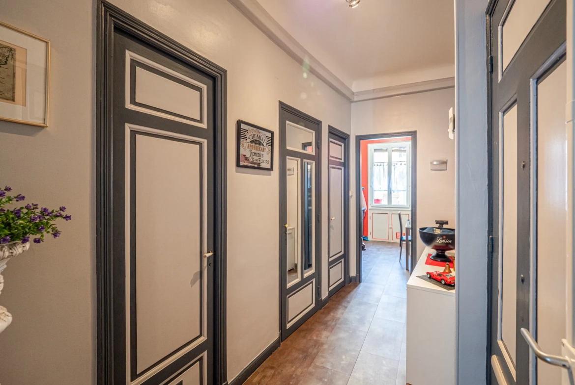 Appartement 2 pièces à Nice Libération – 46 m² rénové avec parquet, idéal emplacement 