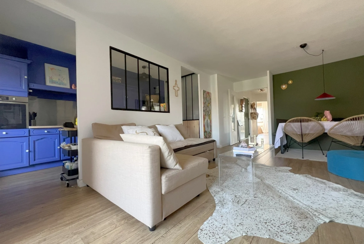 Appartement T3 rénové de 68 m² avec terrasse à Nîmes – Proche allées Jean Jaurès 
