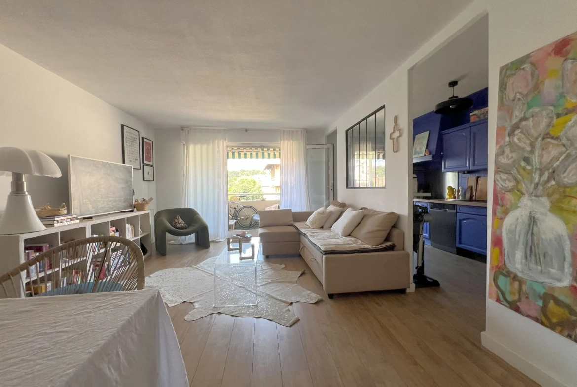 Appartement T3 rénové de 68 m² avec terrasse à Nîmes – Proche allées Jean Jaurès 