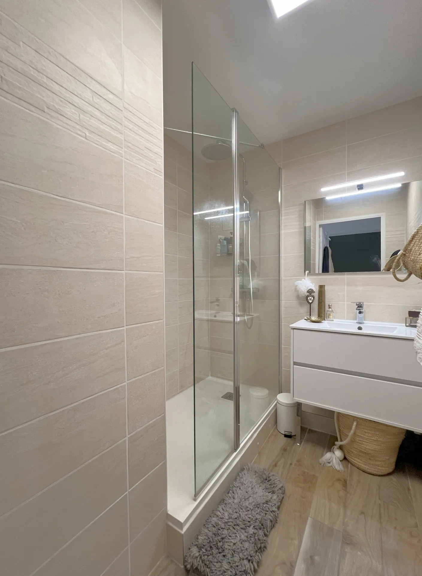 Appartement T3 rénové de 68 m² avec terrasse à Nîmes – Proche allées Jean Jaurès 