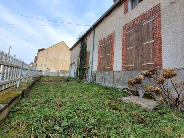 Maison à rénover de 92 m² avec grand terrain dans le Pays d'Othe