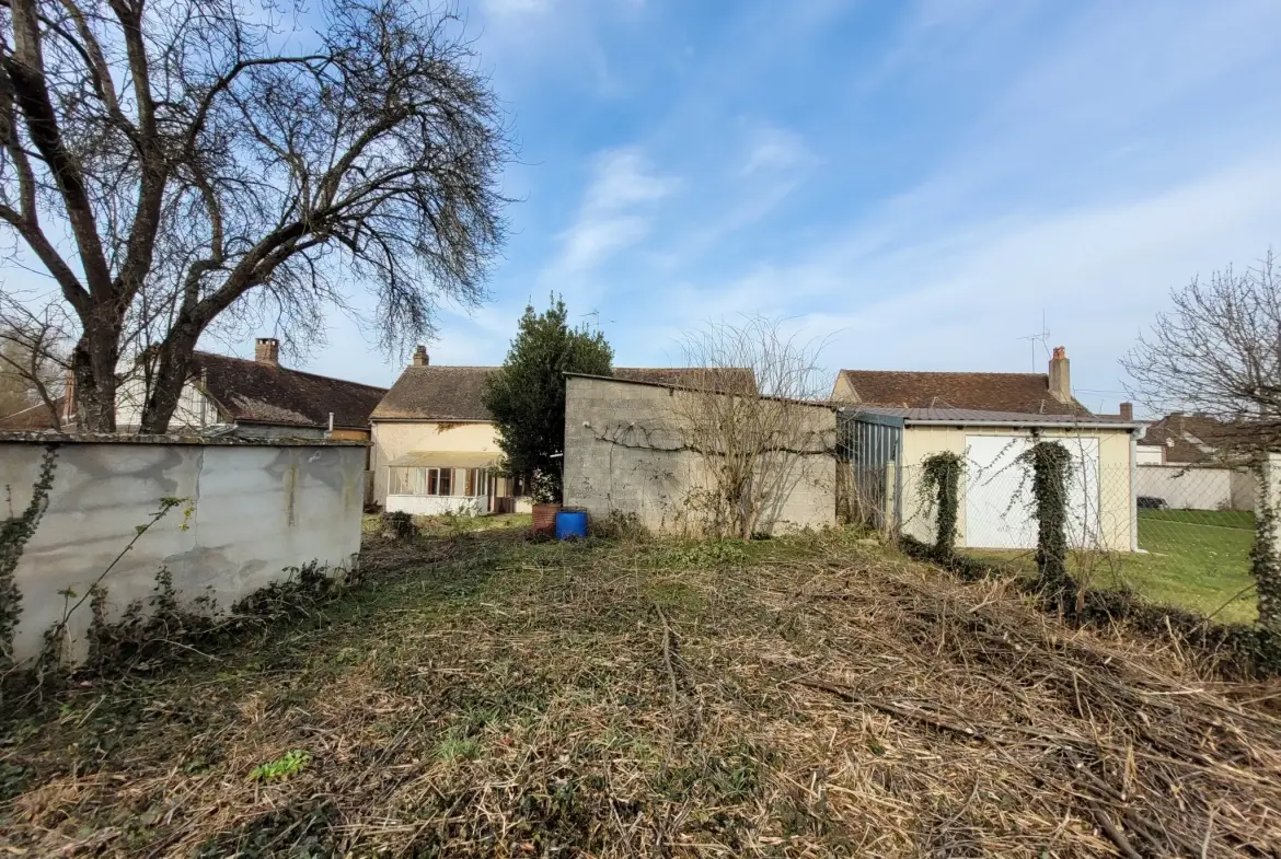 Maison à rénover de 92 m² avec grand terrain dans le Pays d'Othe 