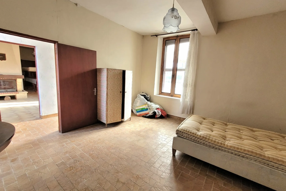 Maison à rénover de 92 m² avec grand terrain dans le Pays d'Othe 