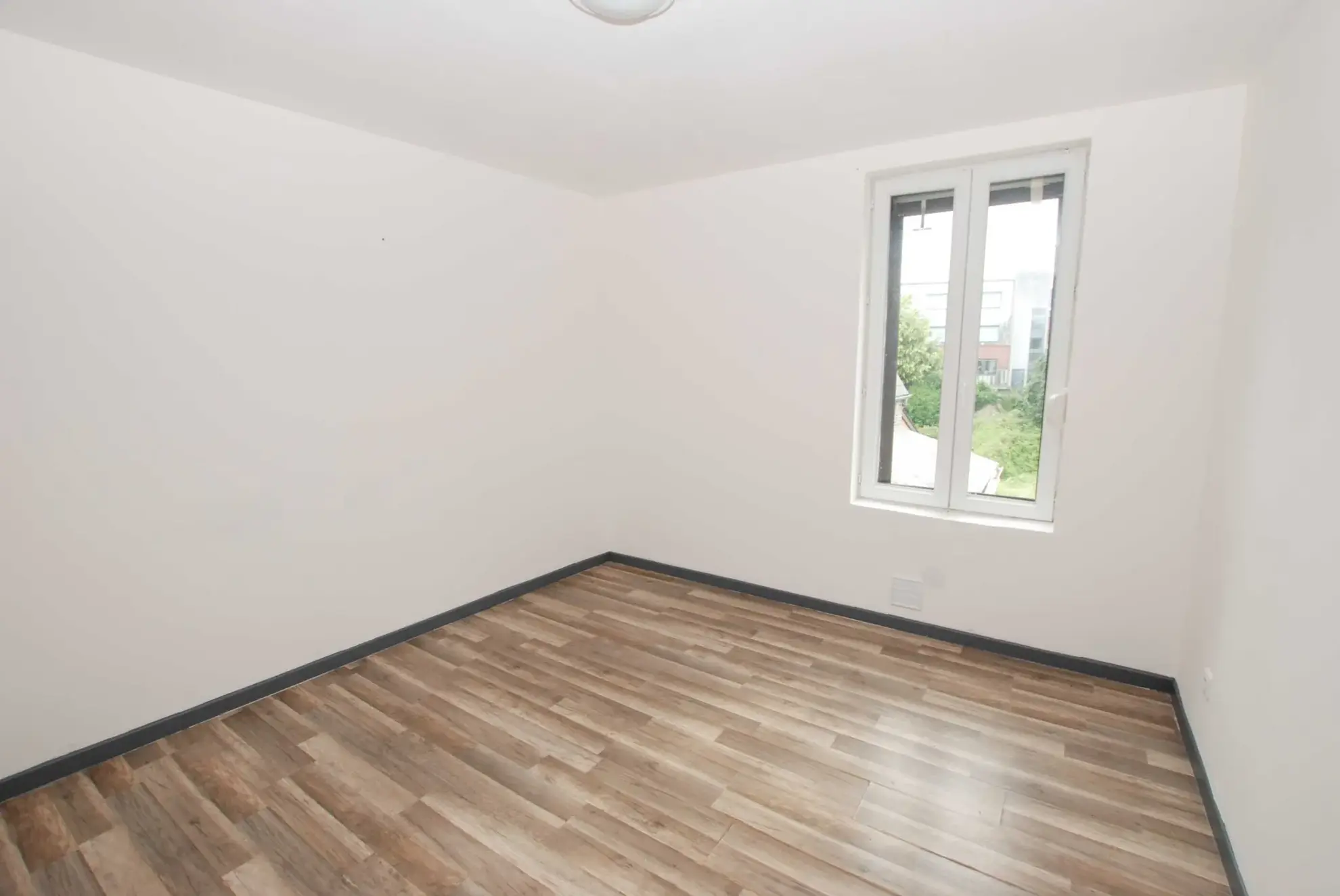 Maison 4 chambres à Jeumont avec jardin et grand potentiel 
