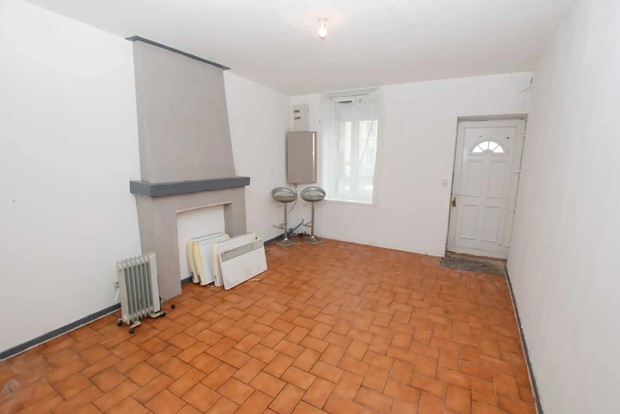 Maison 4 chambres à Jeumont avec jardin et grand potentiel 