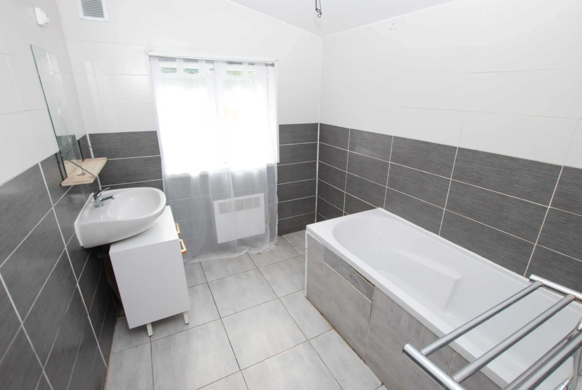 Maison 4 chambres à Jeumont avec jardin et grand potentiel 