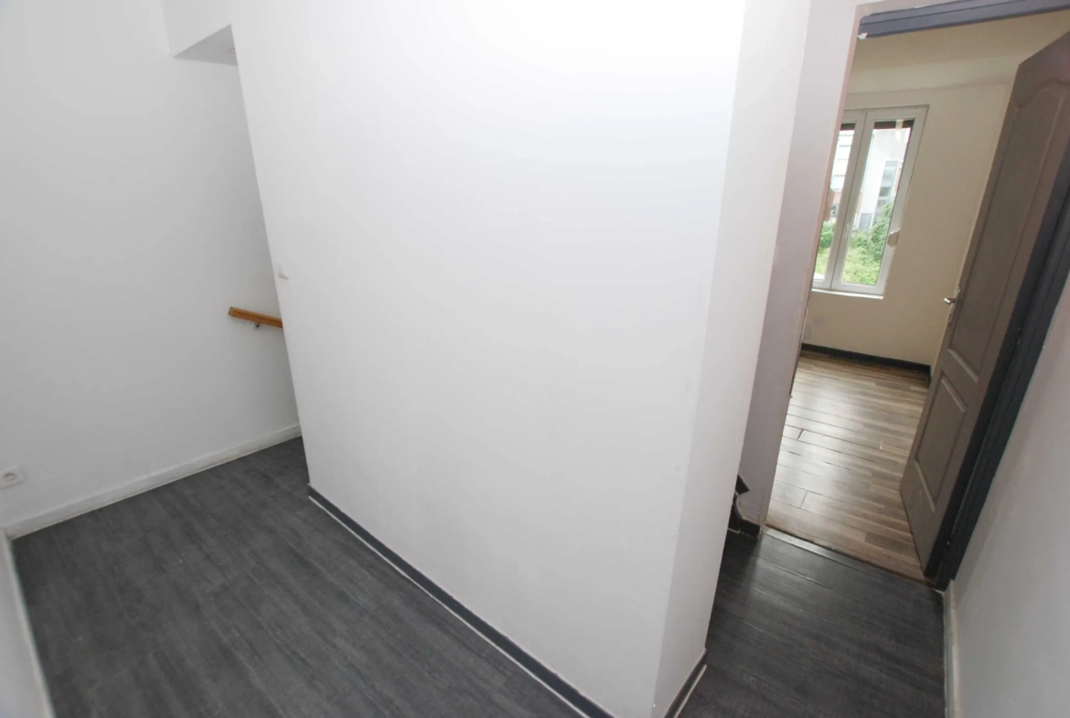 Maison 4 chambres à Jeumont avec jardin et grand potentiel 