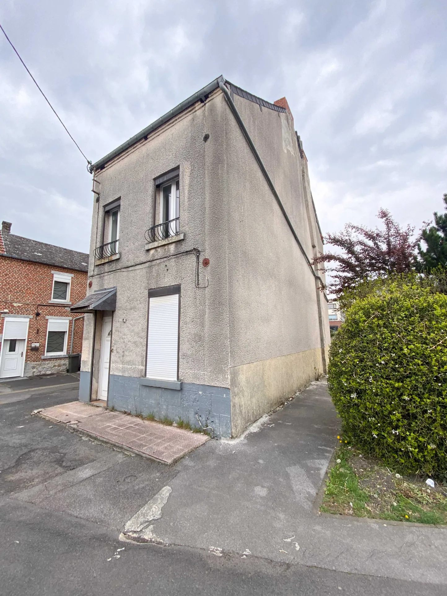Maison 4 chambres à Jeumont avec jardin et grand potentiel 