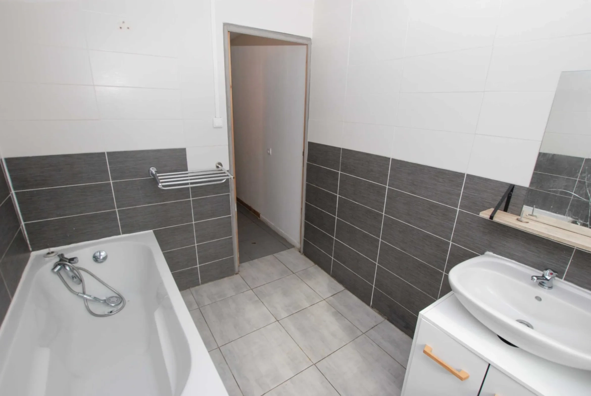 Maison 4 chambres à Jeumont avec jardin et grand potentiel 