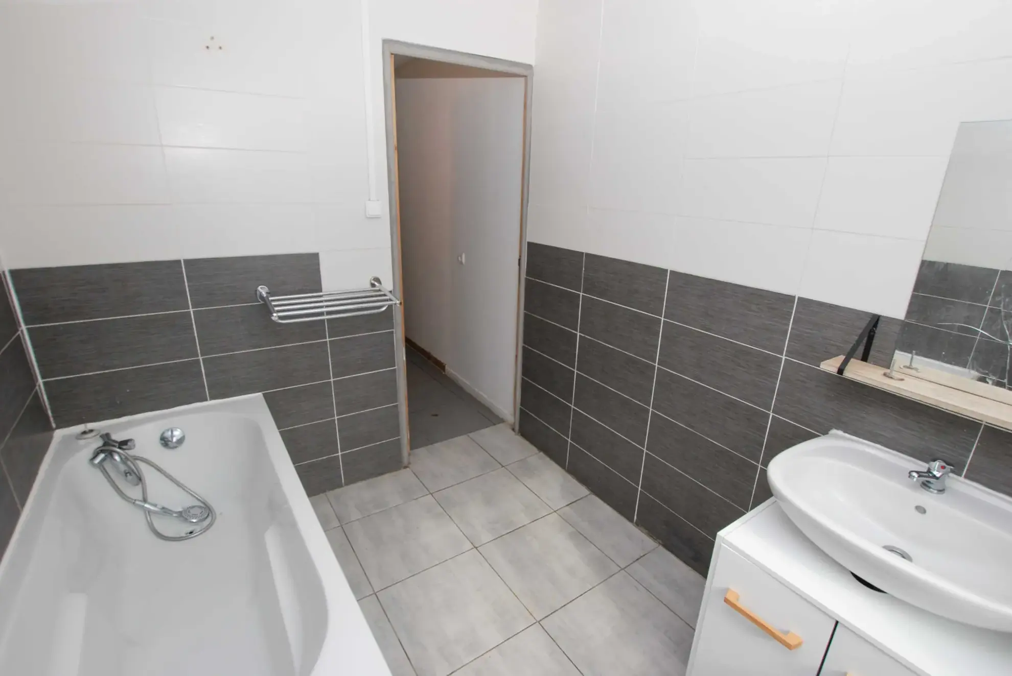 Maison 4 chambres à Jeumont avec jardin et grand potentiel 