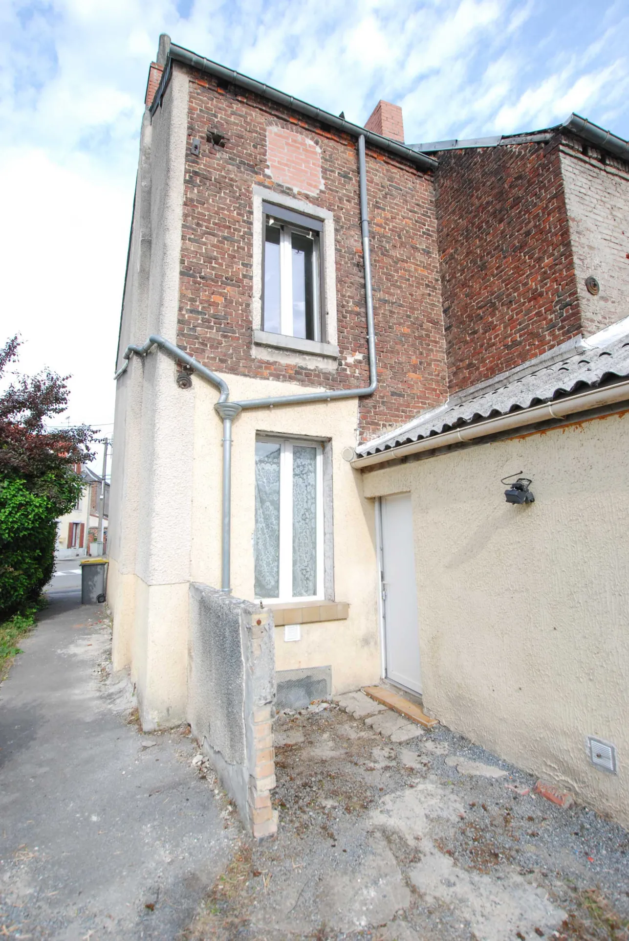 Maison 4 chambres à Jeumont avec jardin et grand potentiel 
