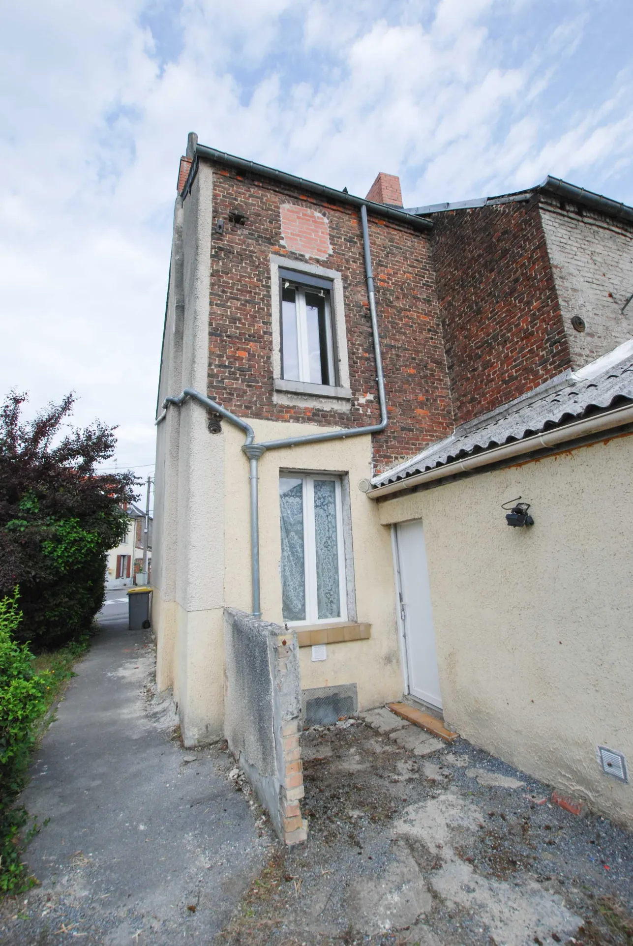Maison 4 chambres à Jeumont avec jardin et grand potentiel 