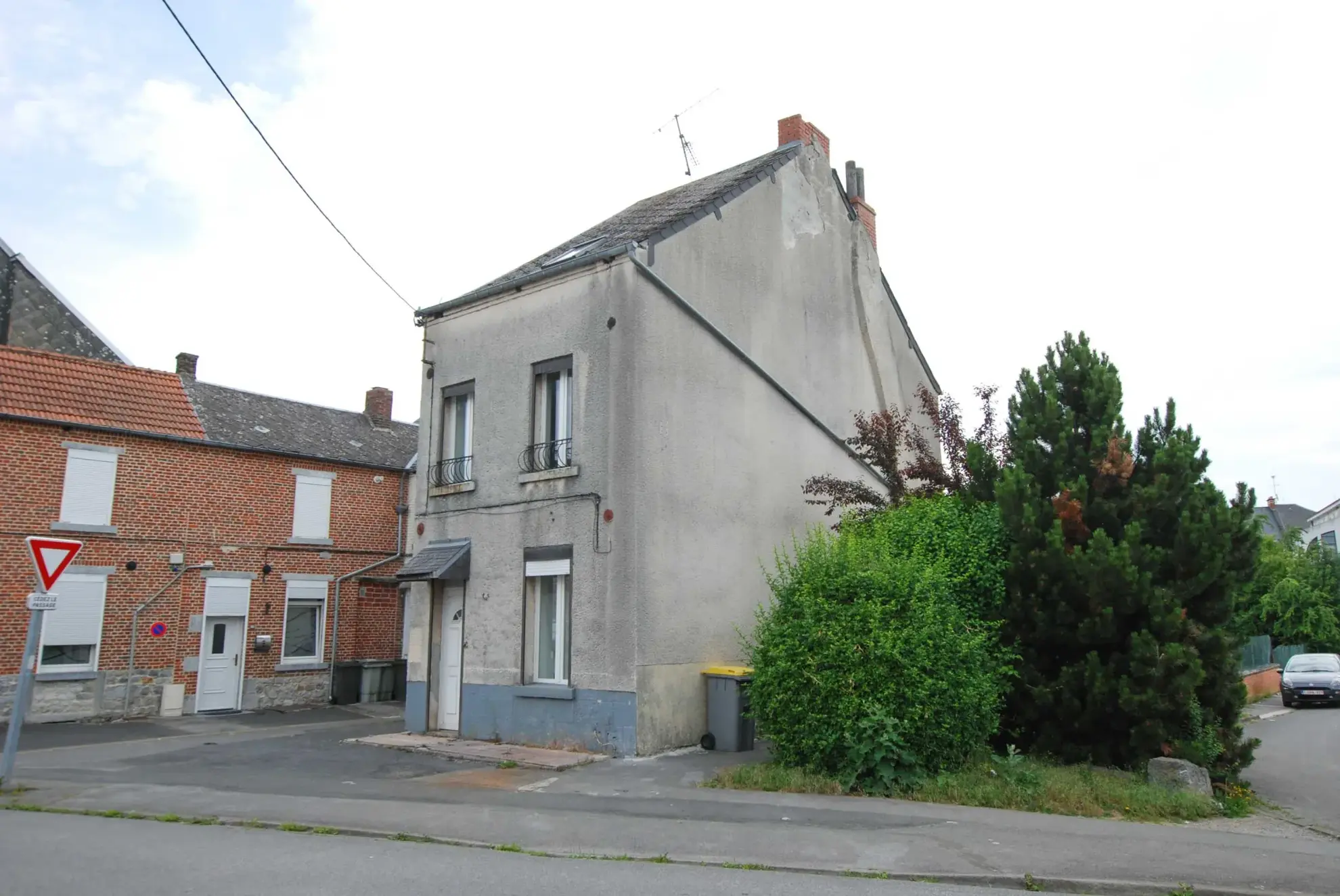 Maison 4 chambres à Jeumont avec jardin et grand potentiel 