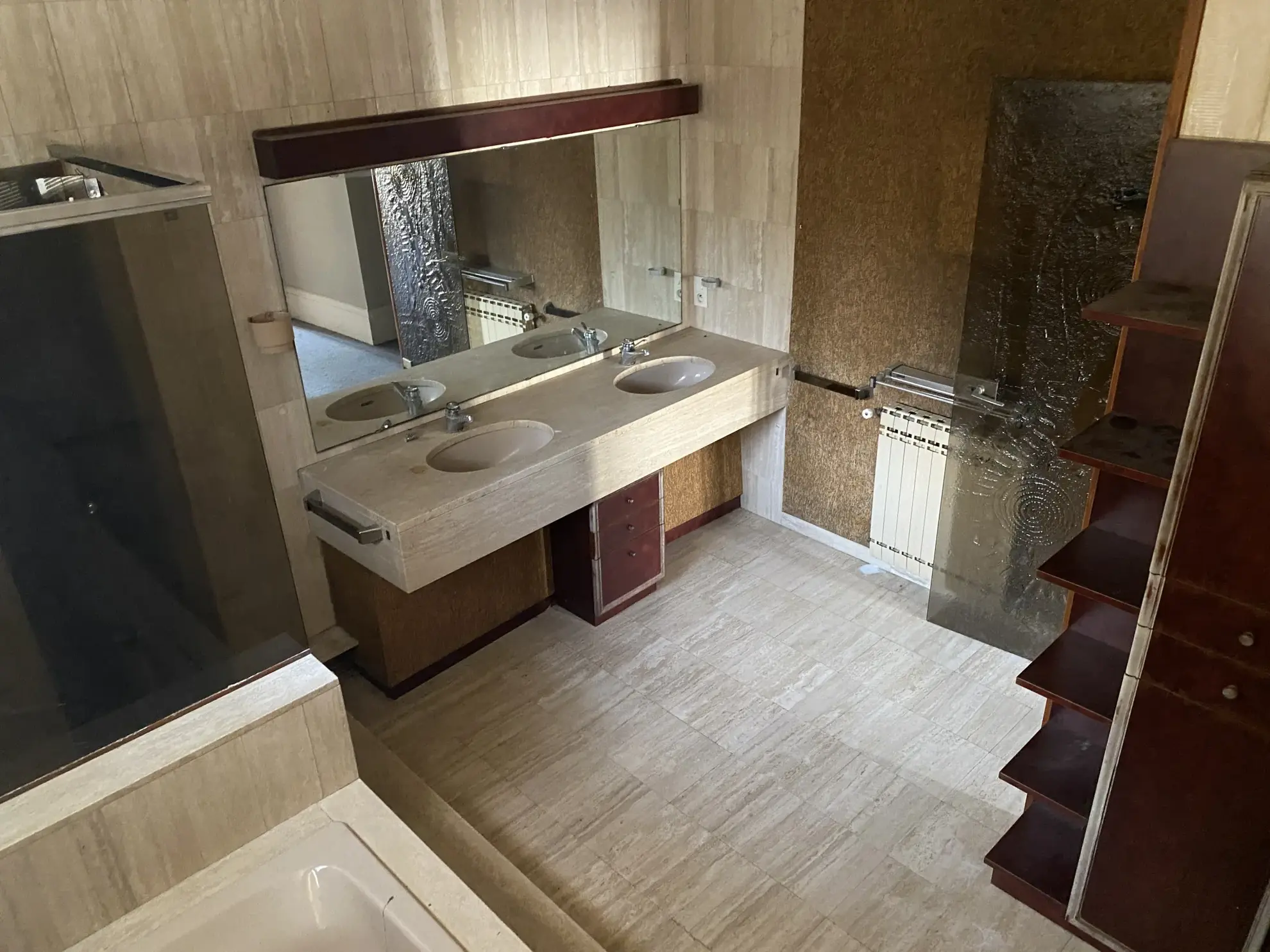 Immeuble de charme à La Réole avec cour, cave et potentiel d'investissement 