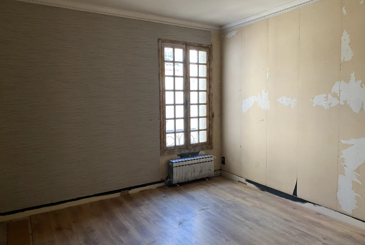 Immeuble de charme à La Réole avec cour, cave et potentiel d'investissement 