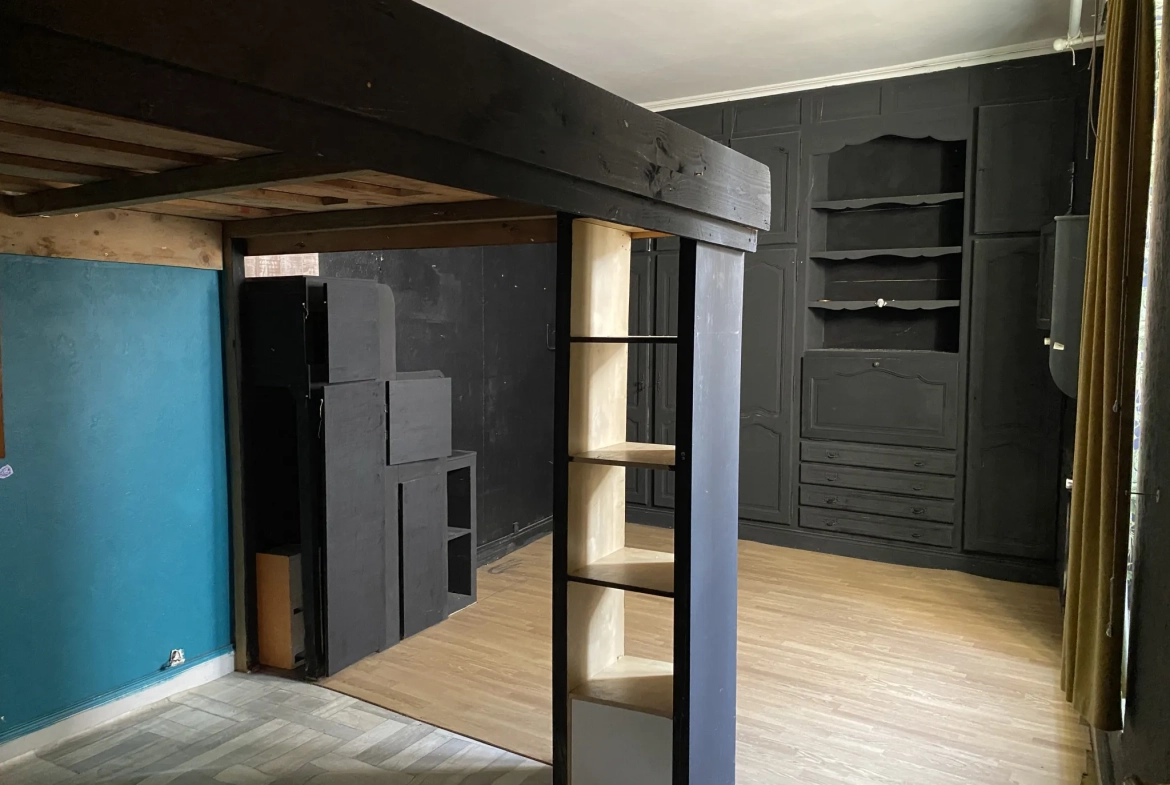 Immeuble de charme à La Réole avec cour, cave et potentiel d'investissement 