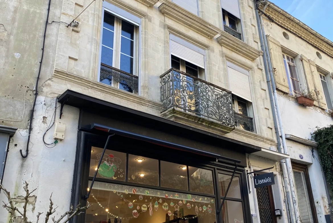 Immeuble de charme à La Réole avec cour, cave et potentiel d'investissement 