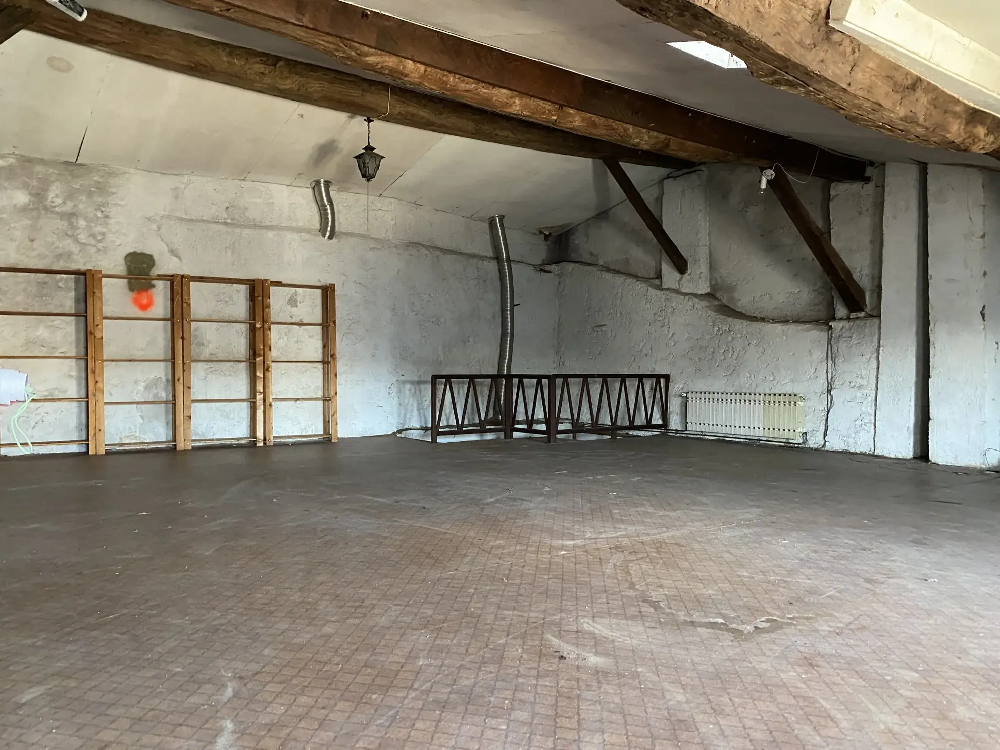 Immeuble de charme à La Réole avec cour, cave et potentiel d'investissement 