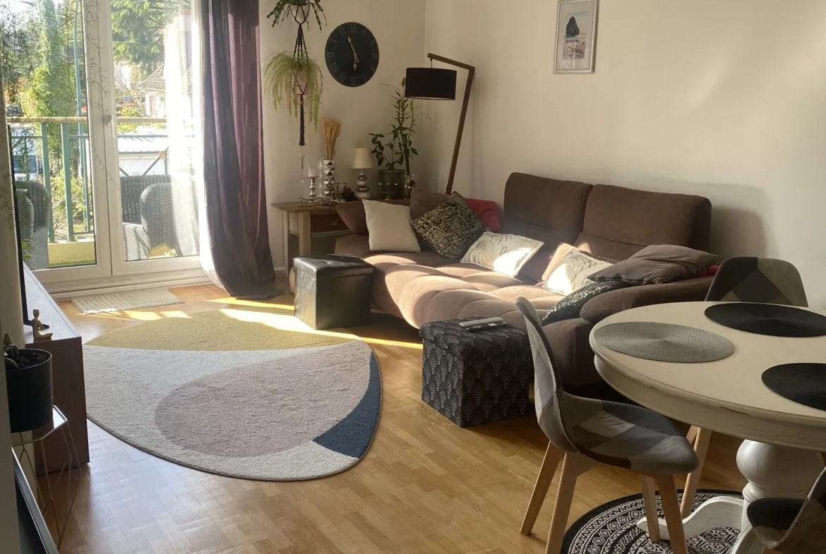 Appartement à vendre à Taverny avec balcon, rénové e et box en sous-sol 