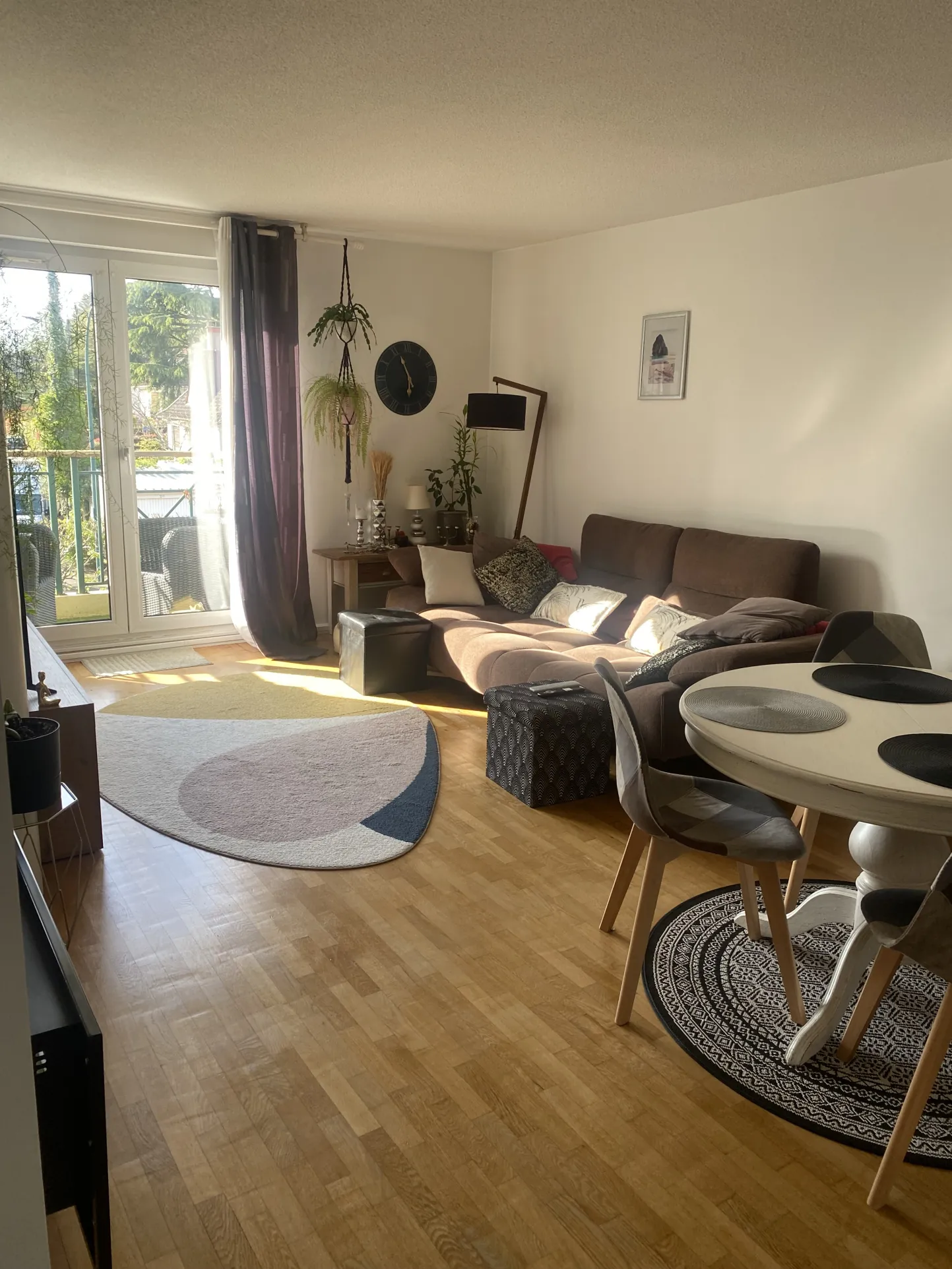 Appartement à vendre à Taverny avec balcon, rénové e et box en sous-sol 