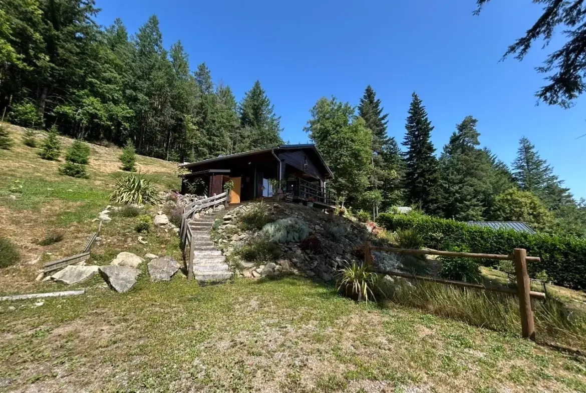 Chalet à vendre à Treignac en Corrèze avec vue sur le Lac des Bariousses 