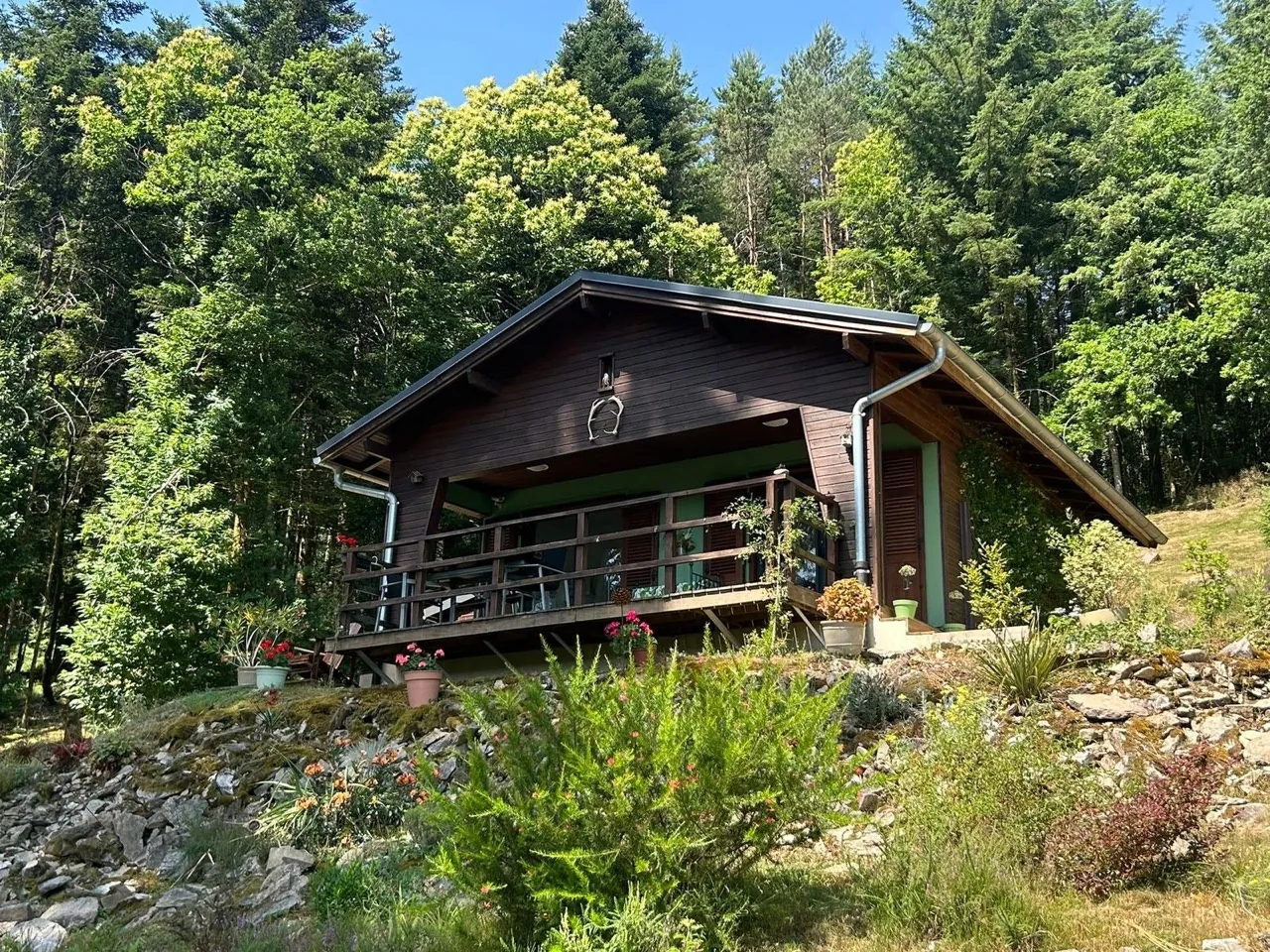 Chalet à vendre à Treignac en Corrèze avec vue sur le Lac des Bariousses 