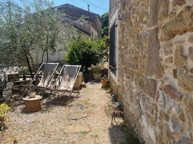 Maison de village en pierre avec logement indépendant à Sauzet, proche Nîmes 