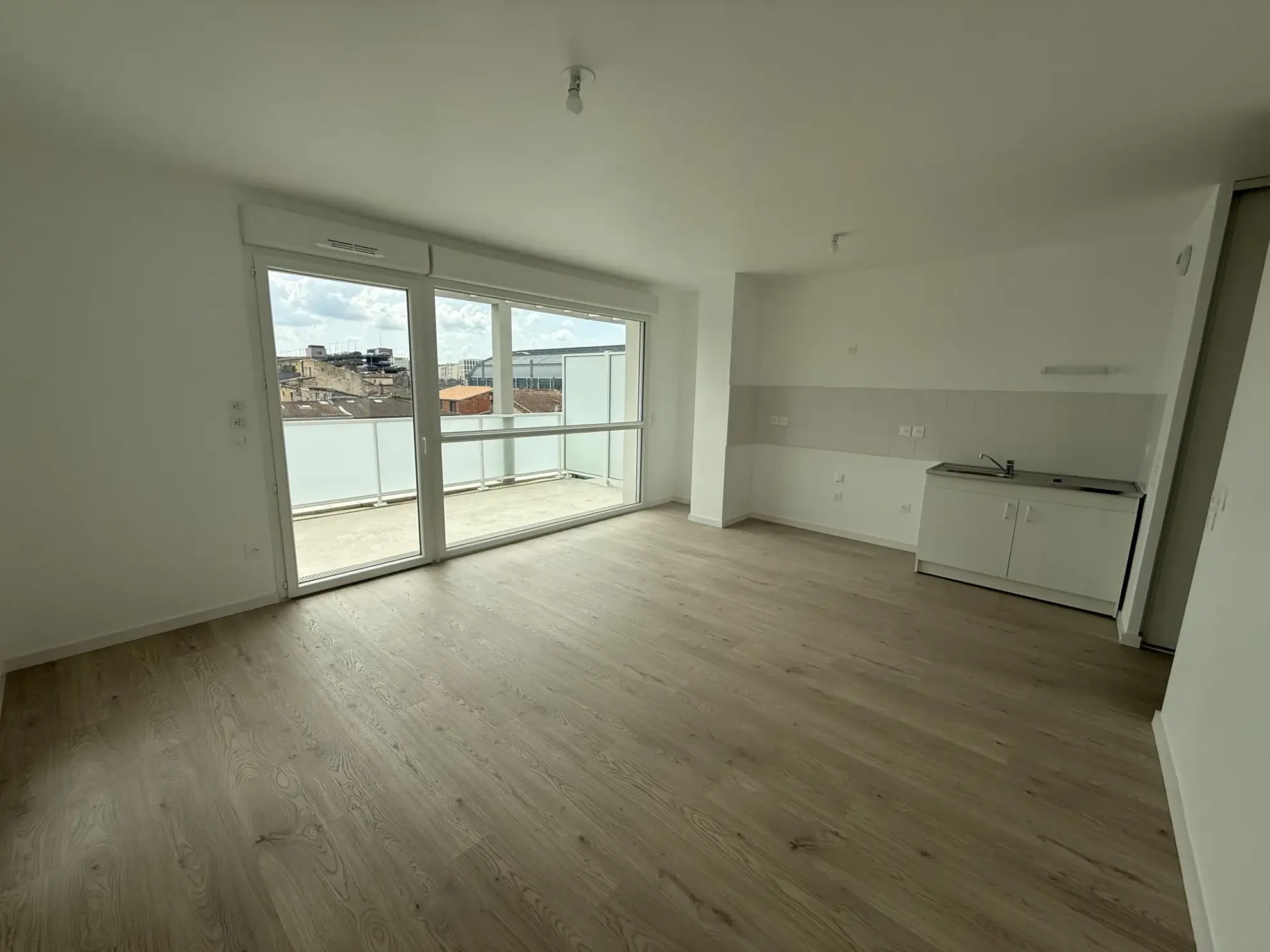 Appartement T3 avec terrasse à Bordeaux Gare Saint Jean - Idéal Investissement 