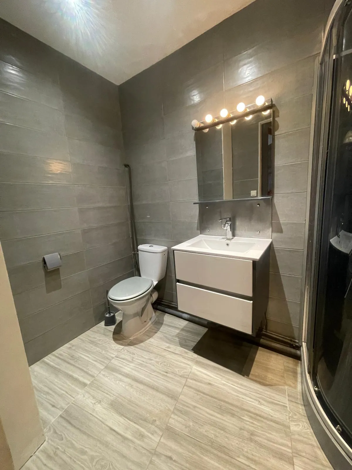 Spacieux appartement de 121 m² avec 3 chambres à Saint-Étienne - Dernier étage avec ascenseur 