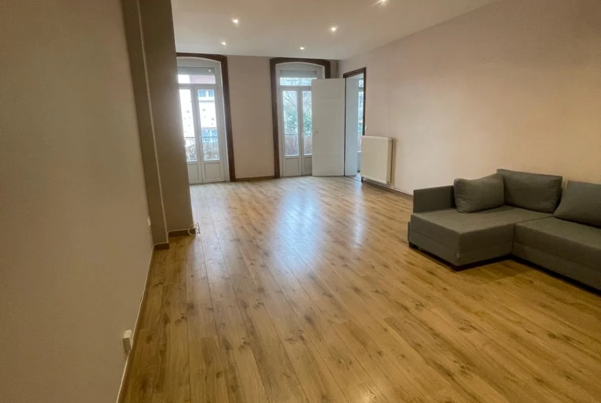 Spacieux appartement de 121 m² avec 3 chambres à Saint-Étienne - Dernier étage avec ascenseur 