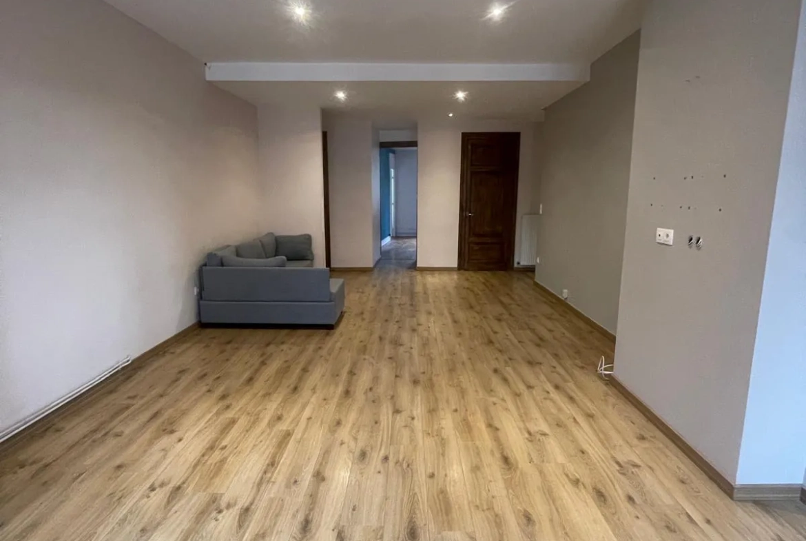 Spacieux appartement de 121 m² avec 3 chambres à Saint-Étienne - Dernier étage avec ascenseur 