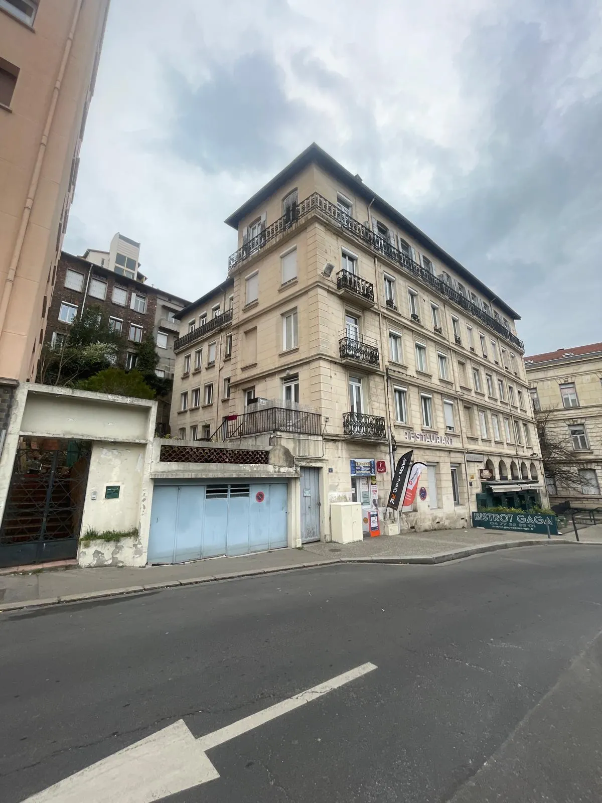 Spacieux appartement de 121 m² avec 3 chambres à Saint-Étienne - Dernier étage avec ascenseur 