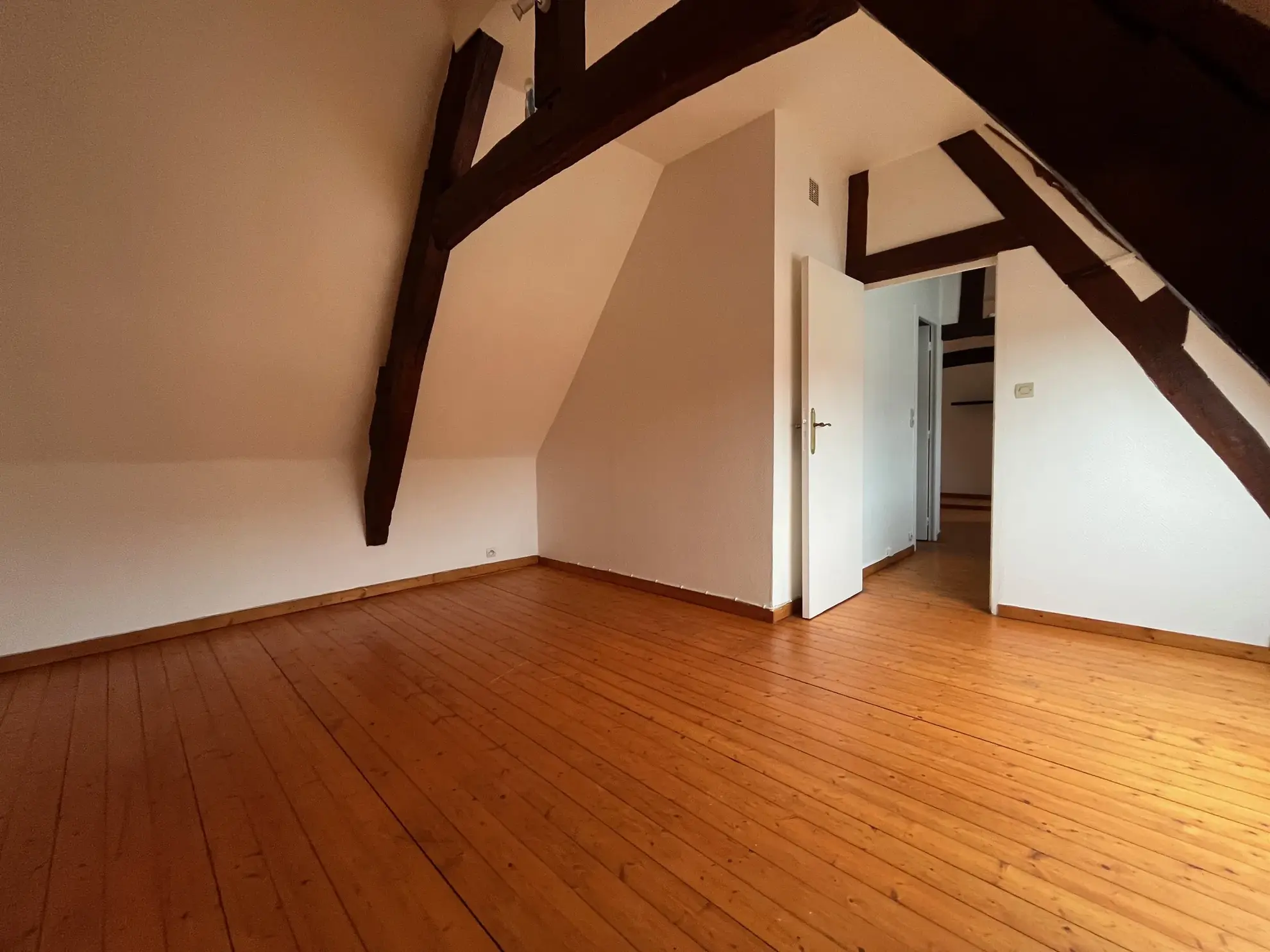 Appartement de 50 m² à Clermont avec garage privé, proche centre-ville 