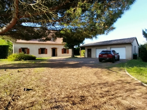 Maison familiale à vendre à Prigonrieux avec piscine, 4 chambres, garage double et panneaux photovoltaïques