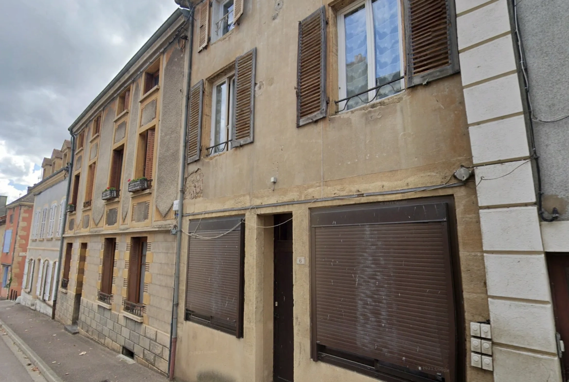 Immeuble résidentiel locatif à Marcigny avec plusieurs appartements en location 