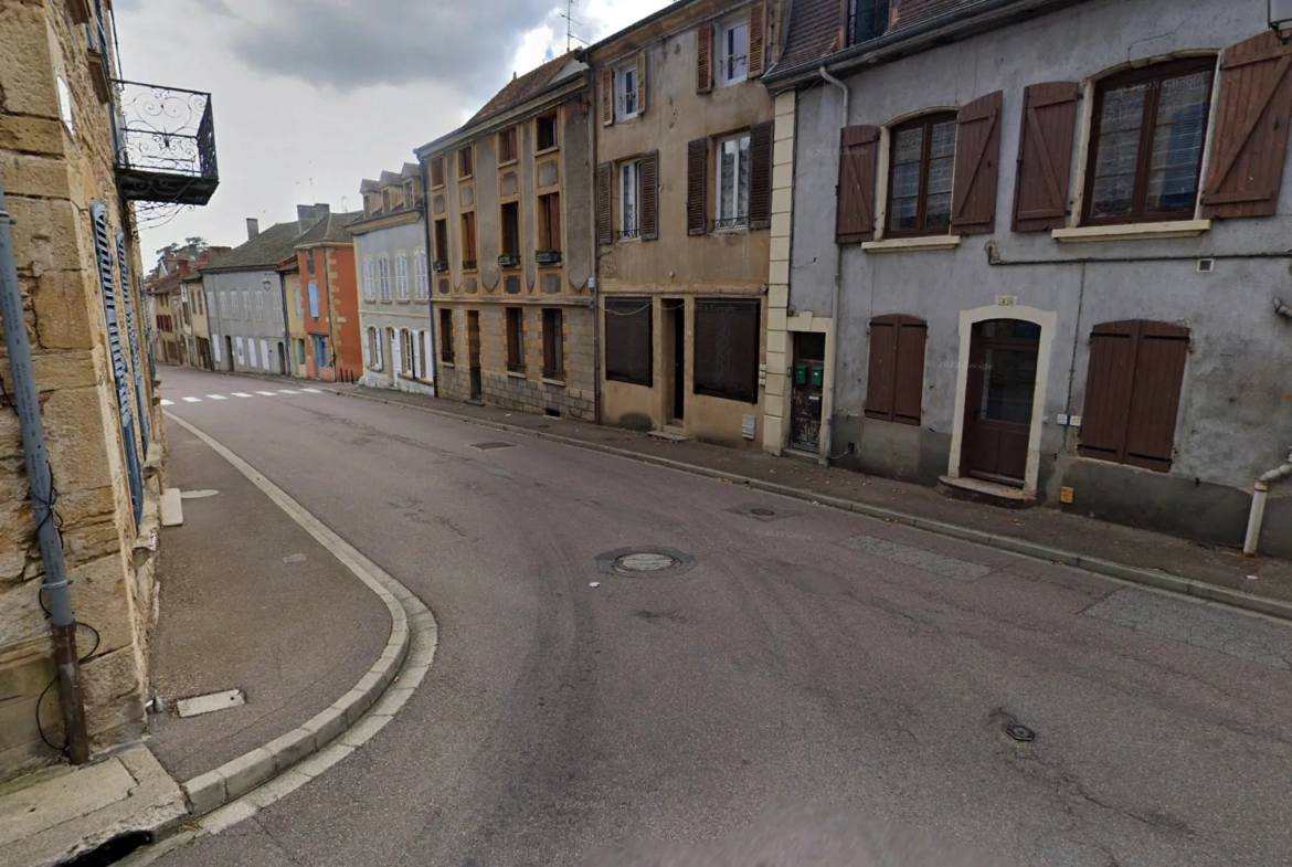 Immeuble résidentiel locatif à Marcigny avec plusieurs appartements en location 