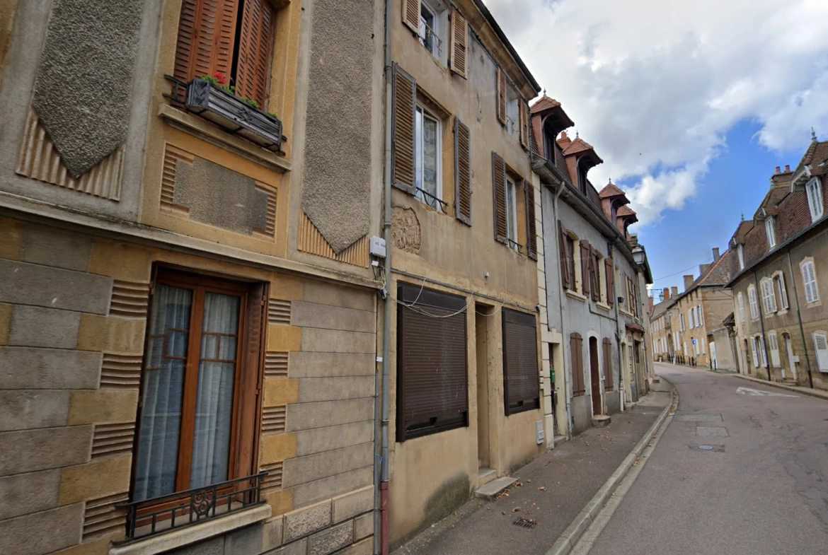 Immeuble résidentiel locatif à Marcigny avec plusieurs appartements en location 