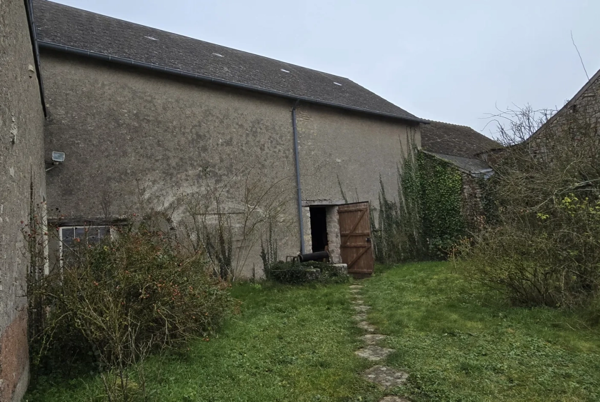 Maison de ville à Oucques avec grange, jardin et potentiel d'aménagement 