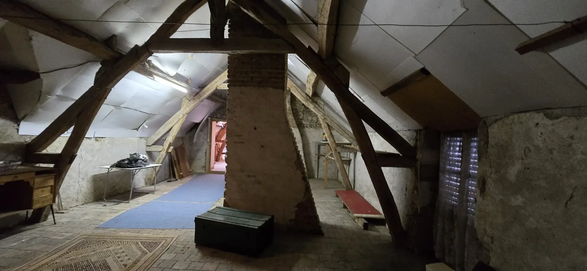 Maison de ville à Oucques avec grange, jardin et potentiel d'aménagement 