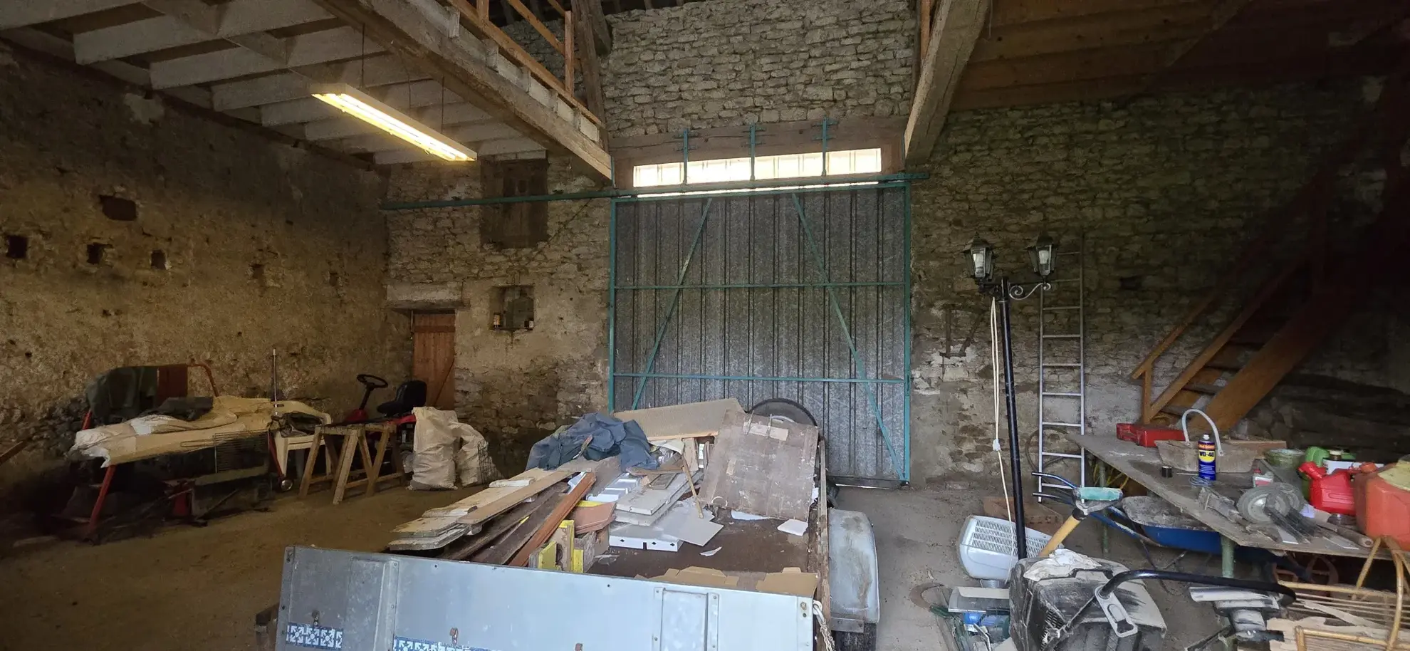 Maison de ville à Oucques avec grange, jardin et potentiel d'aménagement 