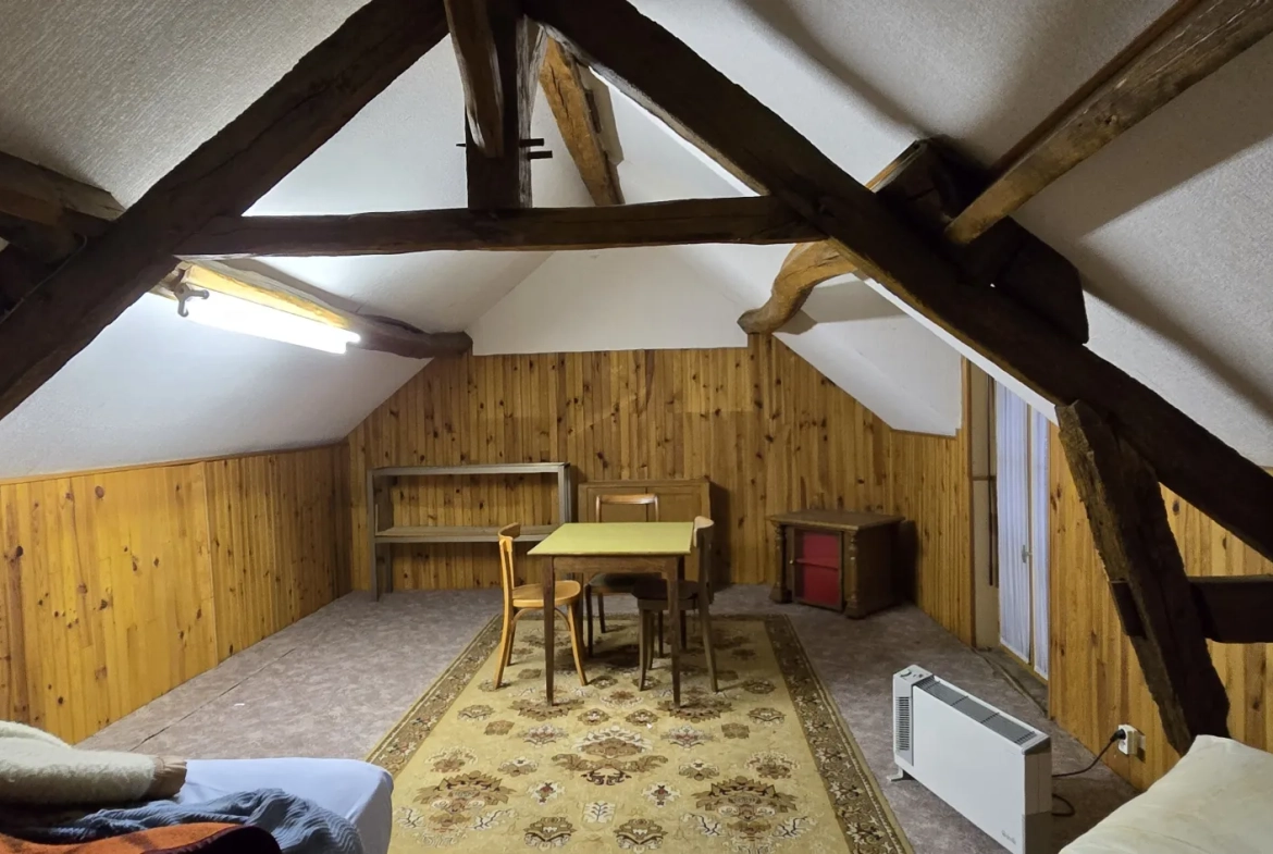 Maison de ville à Oucques avec grange, jardin et potentiel d'aménagement 