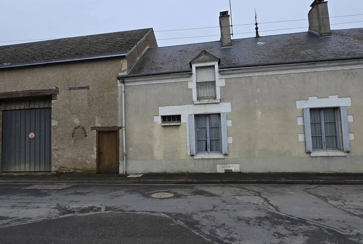 Maison de ville à Oucques avec grange, jardin et potentiel d'aménagement 